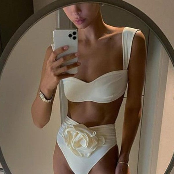 Femme Højskåret Floral Bikini Sæt med Foldet Blomster Detalje Stilla