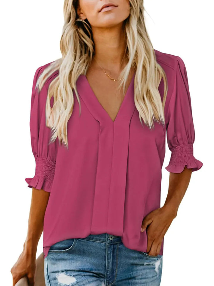 Dame elegant bluse med V-udskæring og flæsedetaljer Stilla