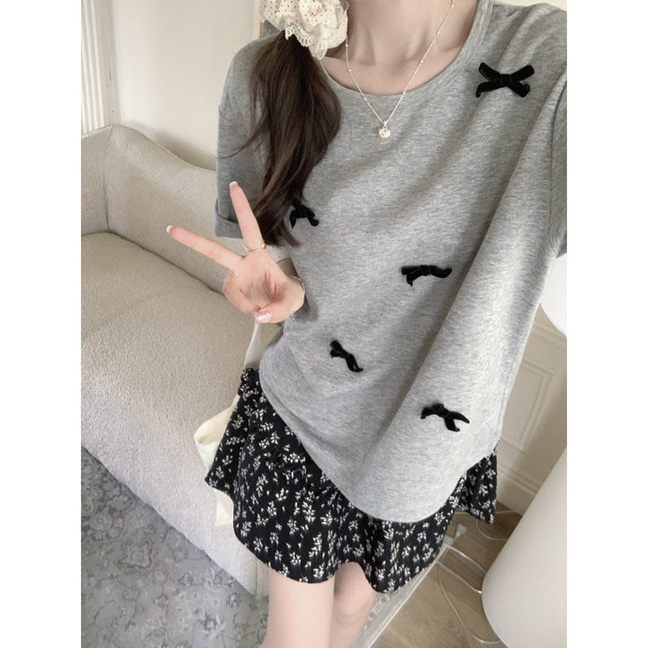 Femme Relaxed Fit Sløjfedetalje Grafisk Top Stilla