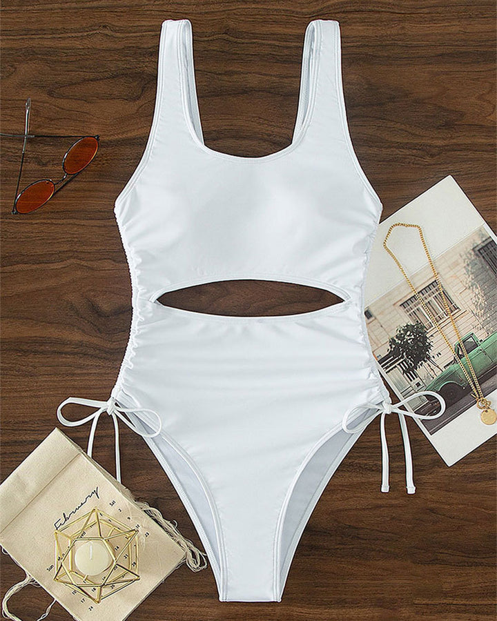 Dame one-piece badesuit med sidelange cut-outs og justerbare snøre detaljer Skovae