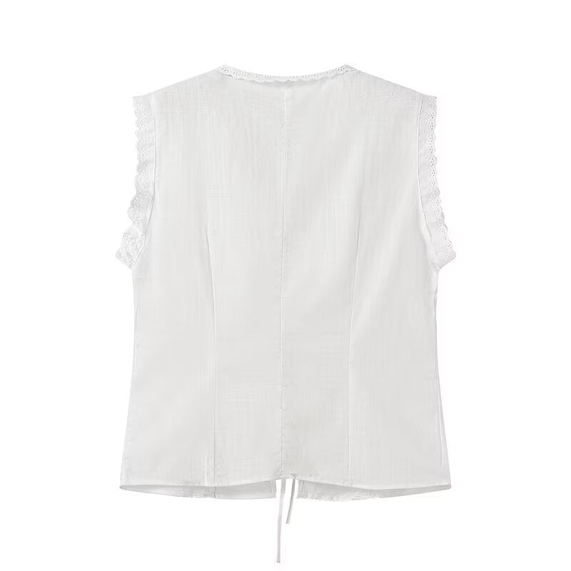 Damebluse med dekorative flæsedetaljer og elegant V-hals Stilla
