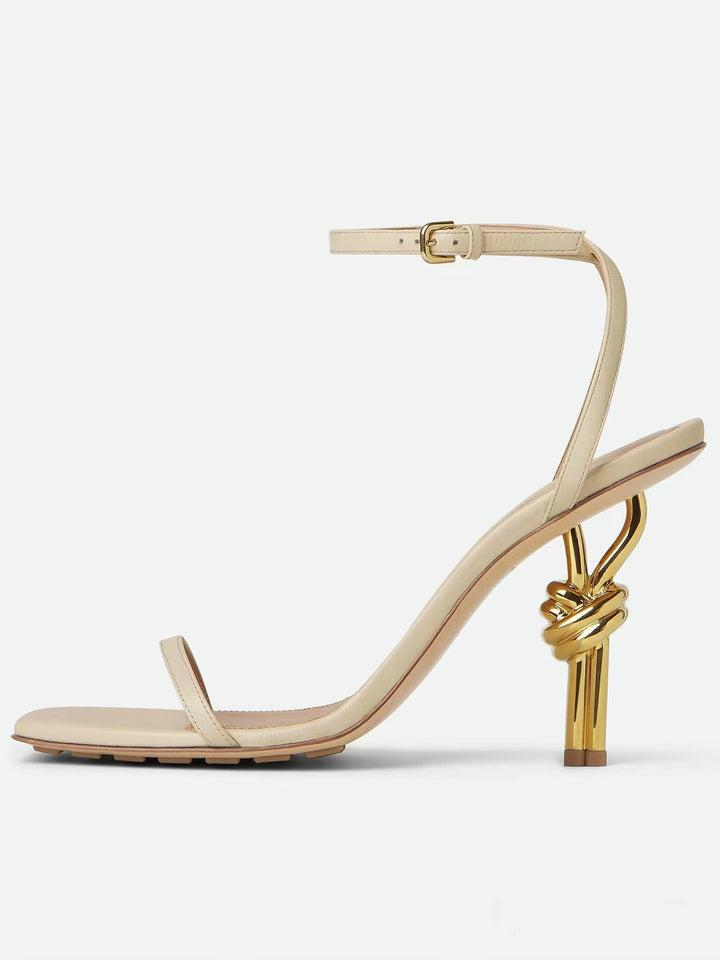 Femme High-Style Remsandaler med skulpturel knudeaccent Stilla