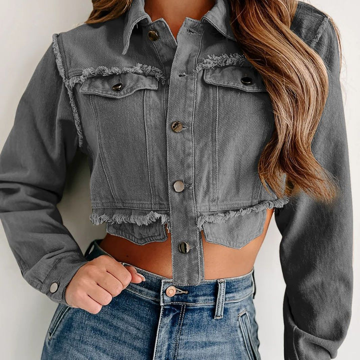 Dame cropped denimjakke med frynset kanter og dobbelte brystlommer Stilla