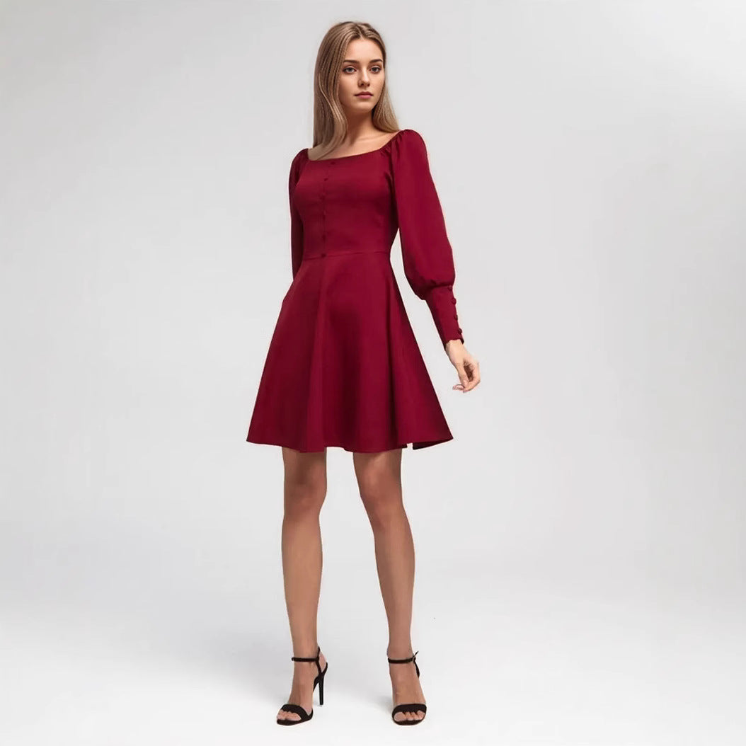 Dame Off-Shoulder Minikjole med Rynkede Ærmer og Knapdetalje Stilla