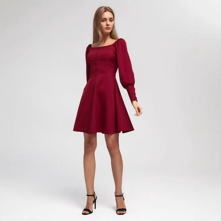 Dame Off-Shoulder Minikjole med Rynkede Ærmer og Knapdetalje Stilla