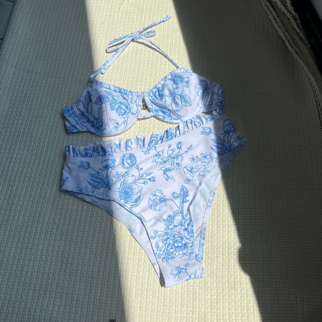 Dame bikini sæt med blomstret design og raffinerede volangdetaljer Stilla