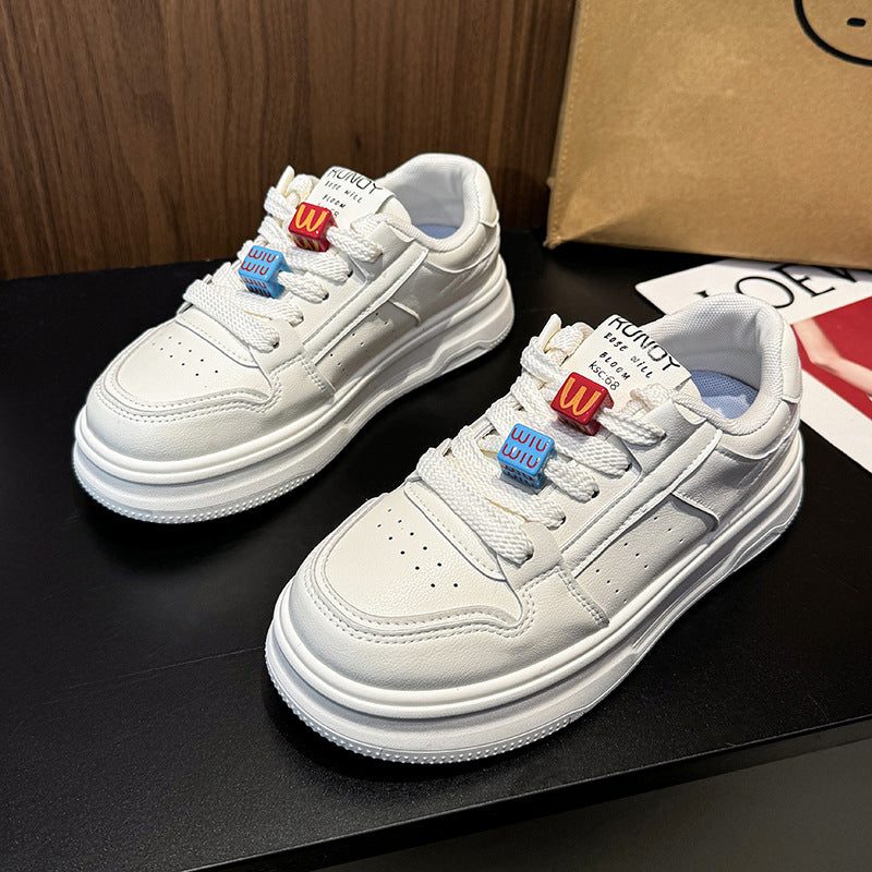 Dame Sneakers i urbane stil med farverig snørresystem og dæmpende sål Stilla