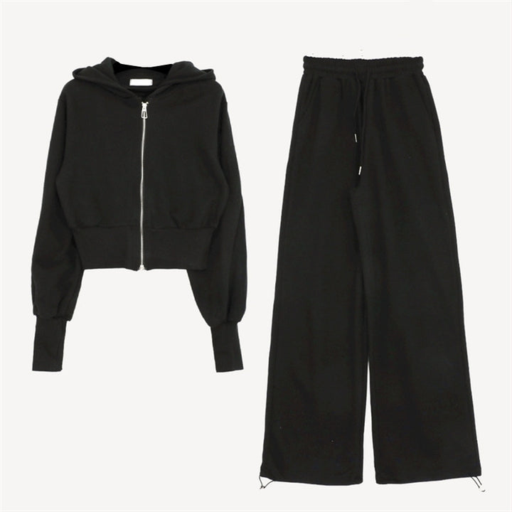 Kvindernes sporty loungewear sæt med cropped hoodie og brede bukser Stilla