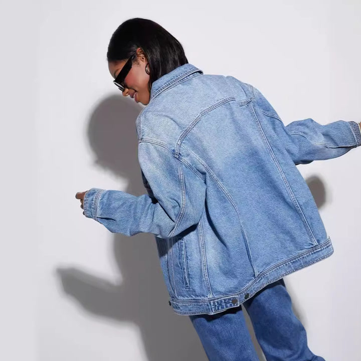Dame oversized Jeansjakke i afslappet stil med praktiske lommer og alsidigt design Stilla