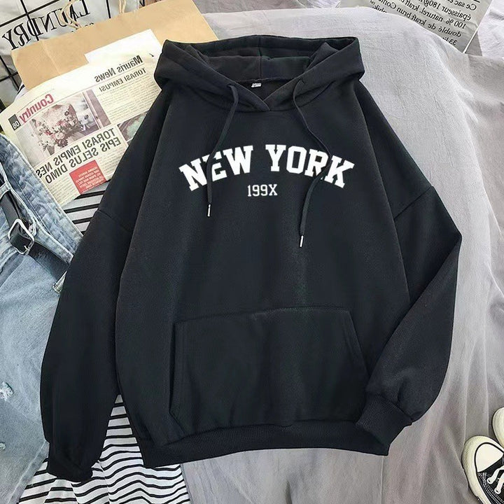 Kvinders hoodie med sporty New York print Skovae