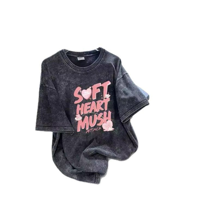 Dame afslappet T-shirt med kreativt hjerte-motiv og moderne skrift Stilla