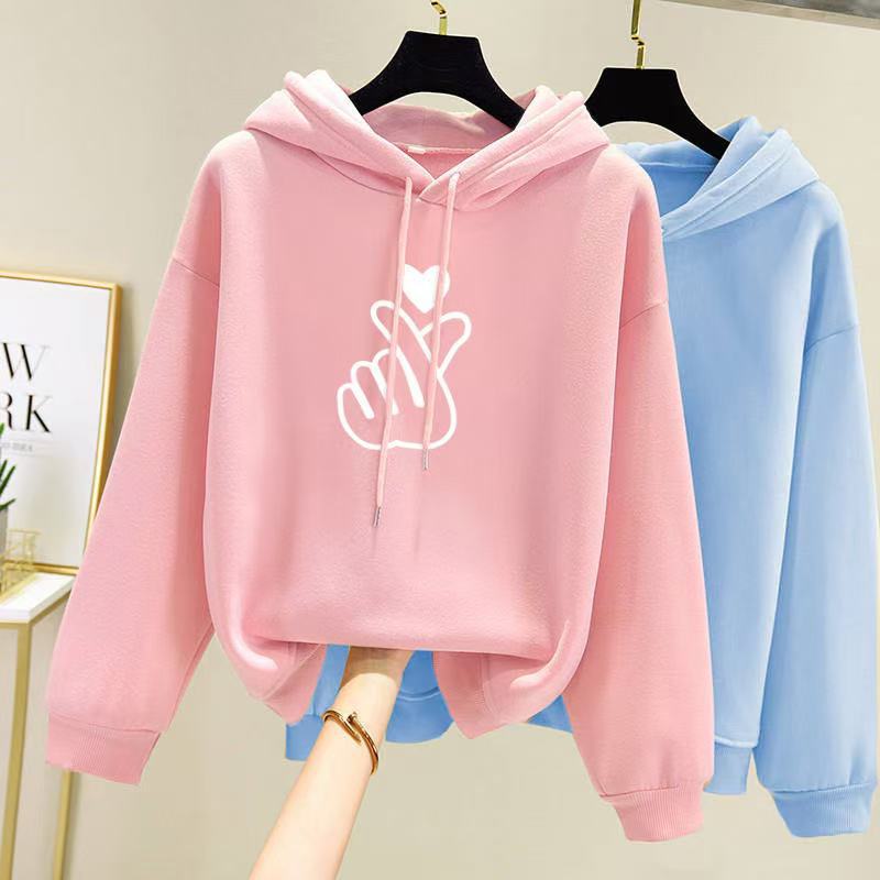 Kvinders hoodie med kunstnerisk hjerte design Skovae