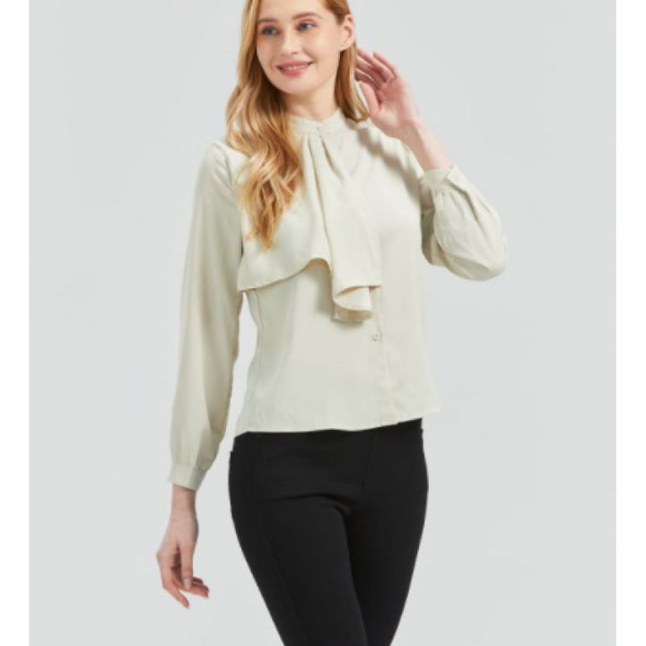 Damebluse med elegante flæse detaljer og krave Skovae