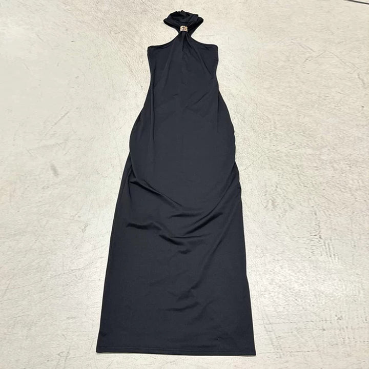 Dame aftenkjole med smart halterdesign og elegant silhuet Skovae