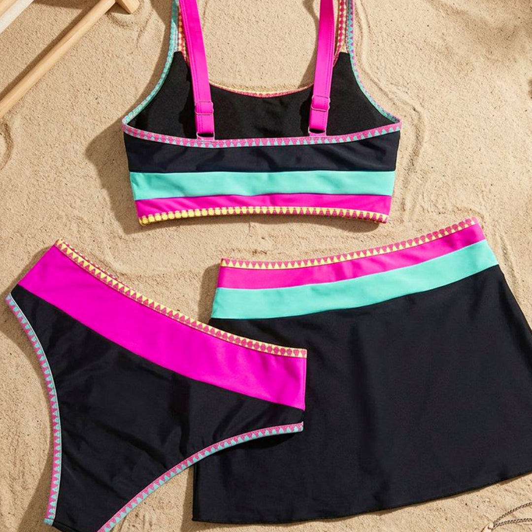 Dame bikini kjole med moderne cut-out og farverige accenter Skovae