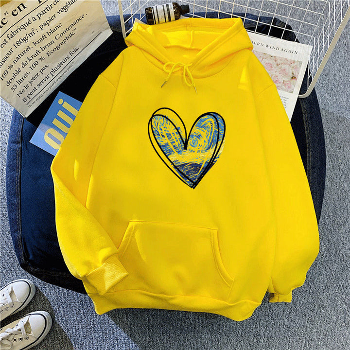 Kvinders hoodie med kunstnerisk hjerte design Skovae