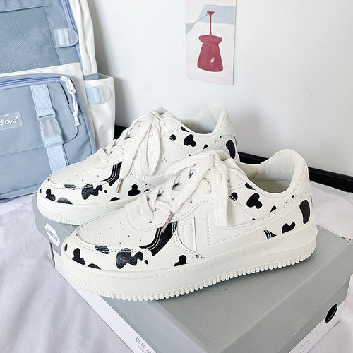 Dame sneakers i moderne ko-mønster design med skridsikker sål og polstret indersål Stilla