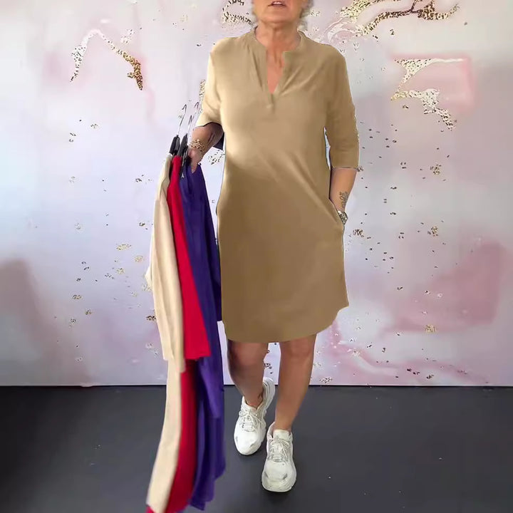 Dame fritidskjole med praktisk knaplukning og elegant ståkrave Stilla