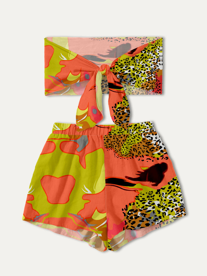 Dame mode bandeau-top og shorts-sæt med farverigt grafikdesign Stilla