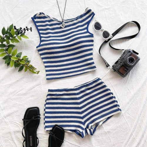 Dame Strand-Outfit med stribet Crop-Top og shorts Skovae