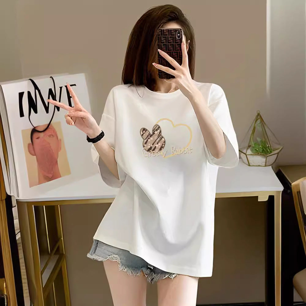 Dame T-shirt med afslappet grafiktryk og stort hjertemotiv Stilla