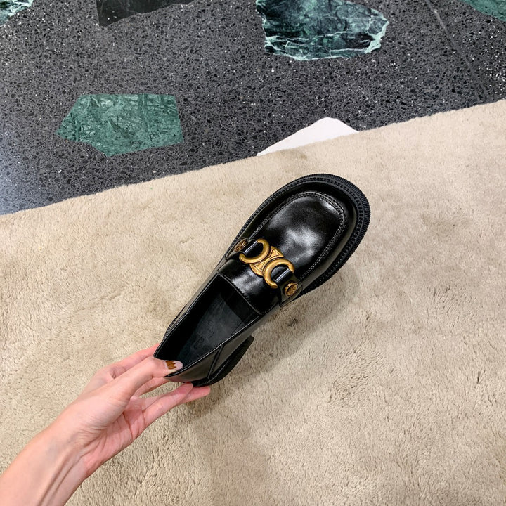 Dame Elegant Læder Slippers med dekorative gyldne accenter Stilla