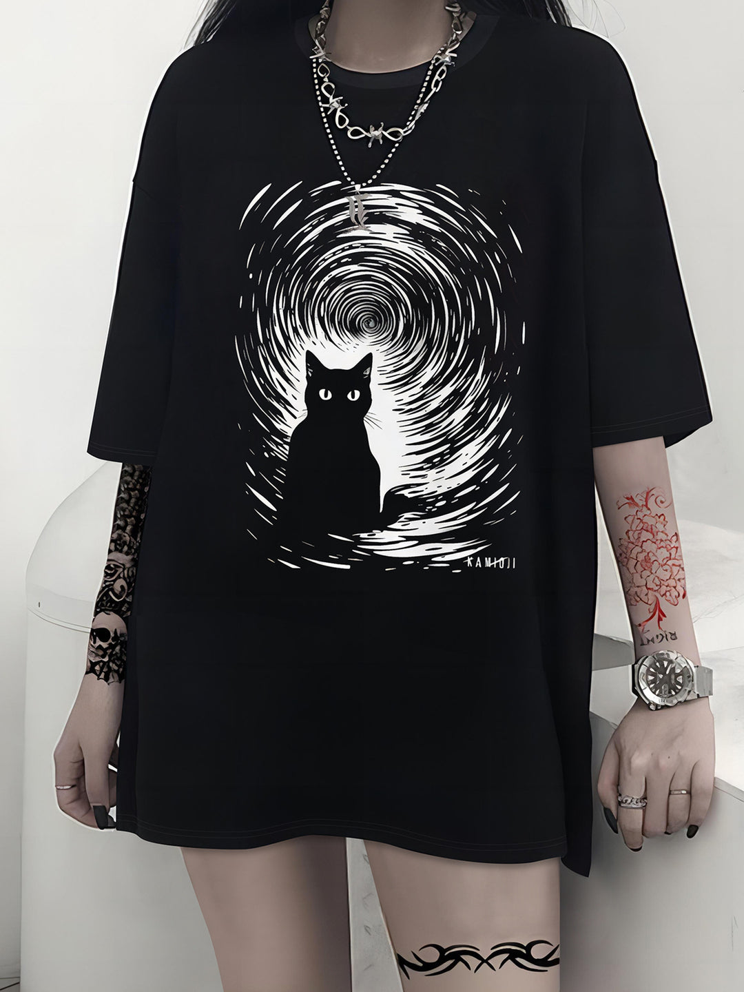 Dame T-shirt med kunstnerisk skeletmotiv og unikt tryk Skovae