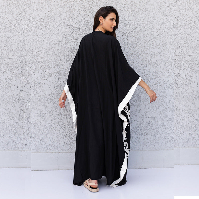 Dame Kaftan med kunstnerisk broderidesign og vidt svajende ærmer Stilla