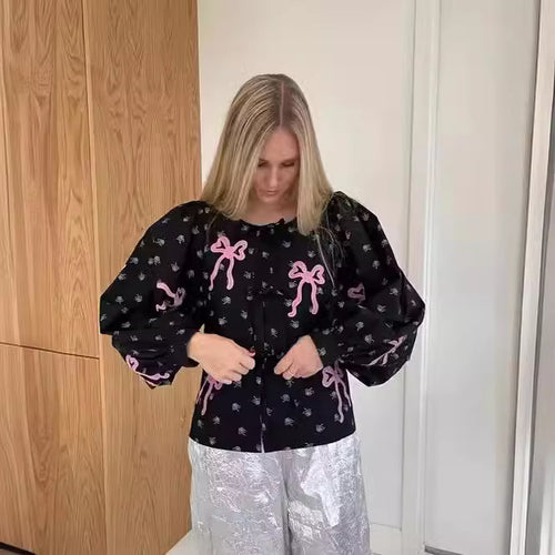 Damebluse med legende sløjfedesign og raffinerede detaljer Stilla
