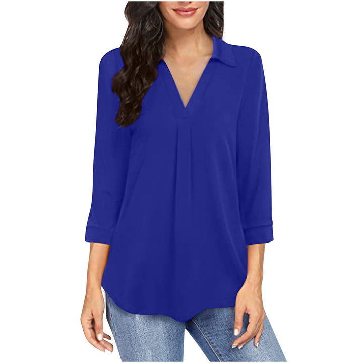 Damebluse med moderne V-halsudskæring og elegant plissering Stilla
