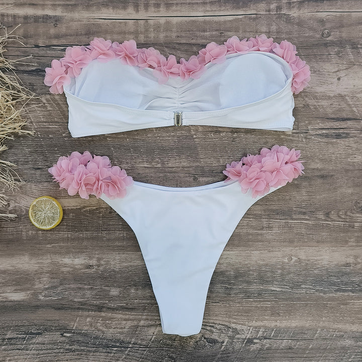 Dame bikini-sæt med blomsteret bustier-overdel og højt skåret trusser Stilla