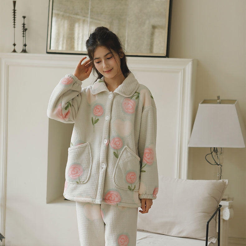 Dame Lækkert Fleece tæppe med blomstret design og praktiske lommer Stilla