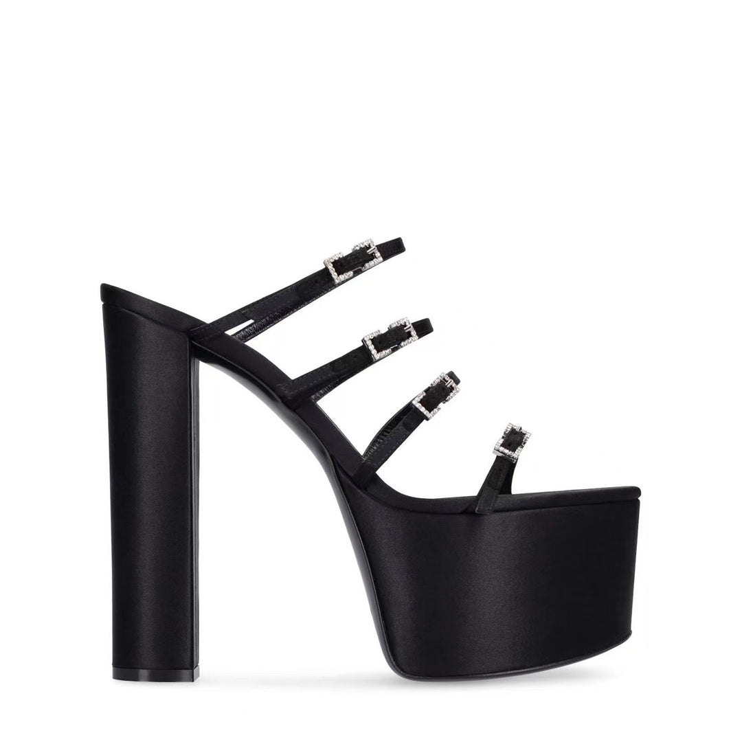 Femme Strappy Platform Slide Sandaler med dekorative spænder Stilla