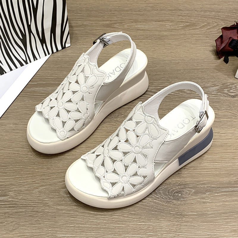 Dame Plateau-sandaler med elegant blomsterdesign og komfortabel sål Stilla