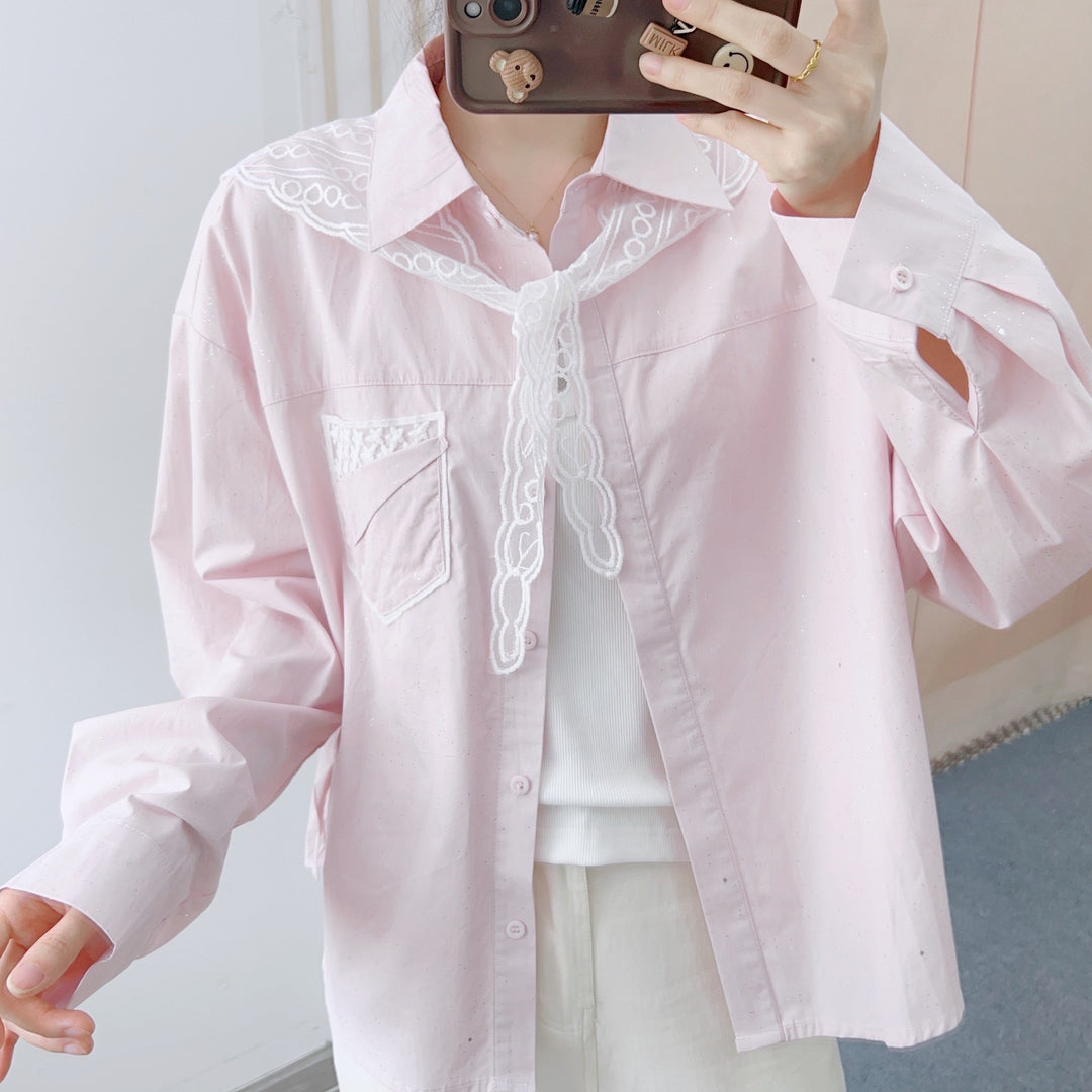 Dame elegant bluse med kunstneriske flæsedetaljer Stilla