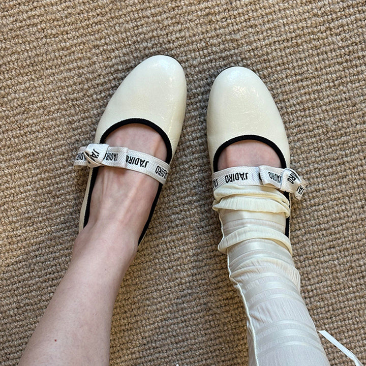 Dame Mary Jane Ballerinaer med dekorative rem-detaljer Stilla