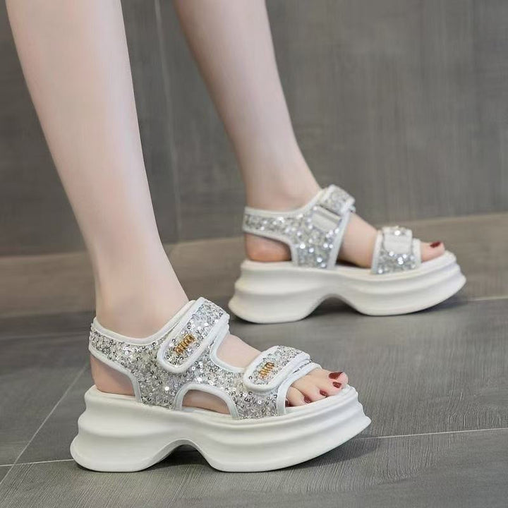 Dame sportlige sandaler med glitrende strassdetaljer og justerbare remme Stilla