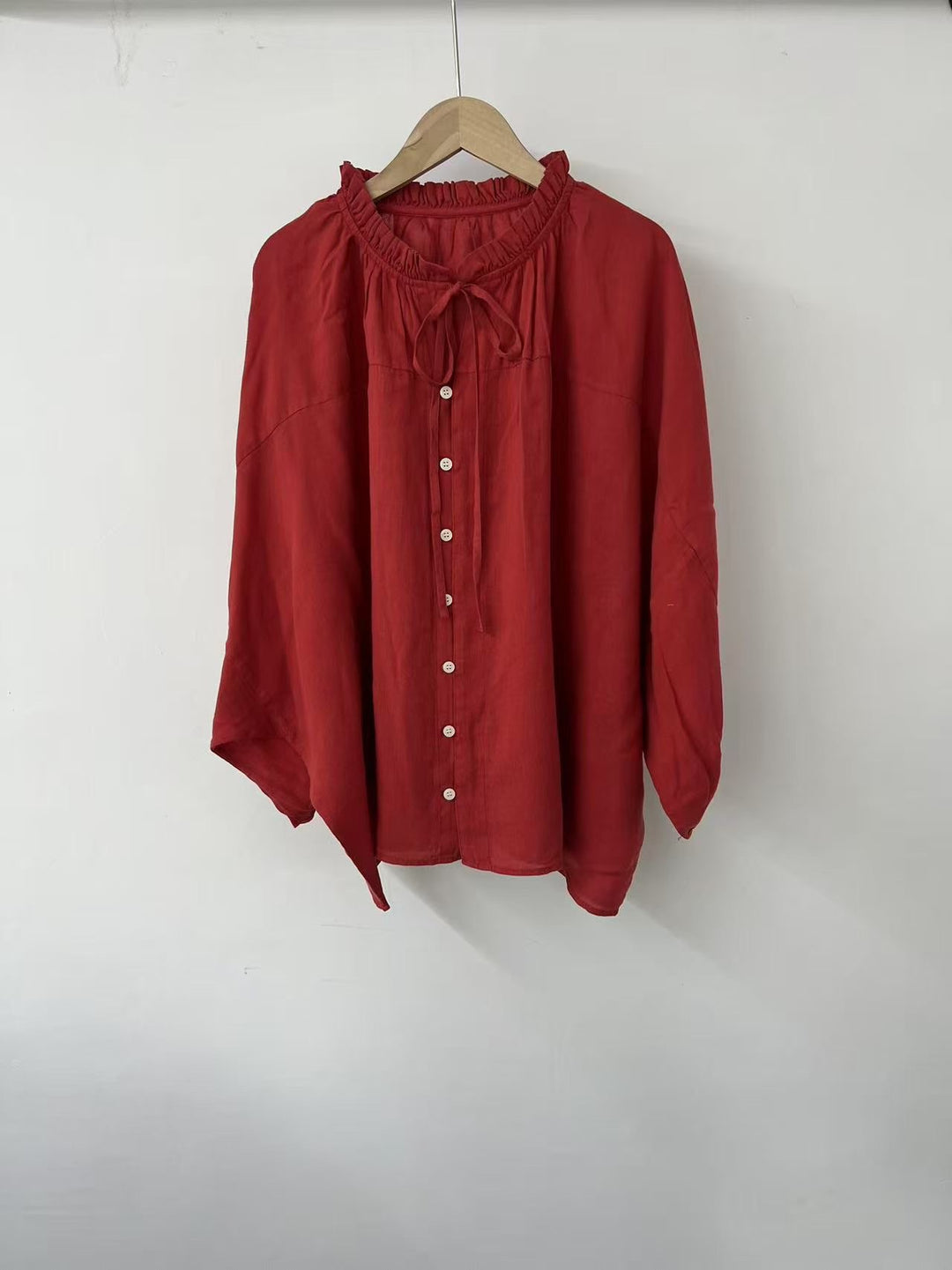 Femme Relaxed Fit Soft Button-Up Bluse med Rødfugleudskæring Stilla
