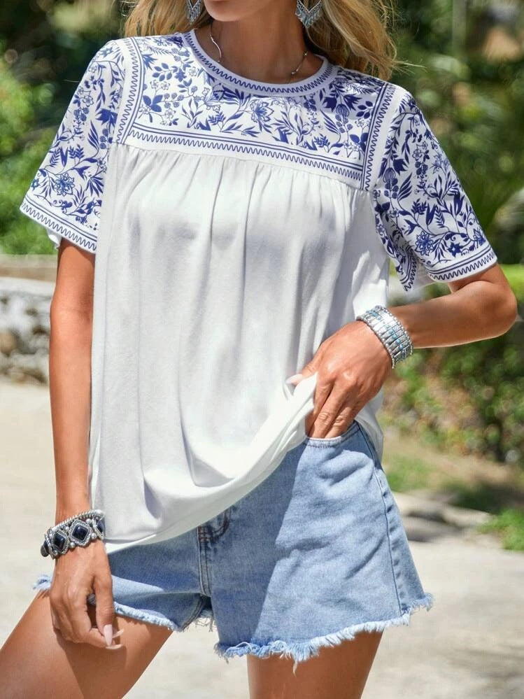 Damer stribet T-shirt med floralt broderi og afslappet pasform Stilla