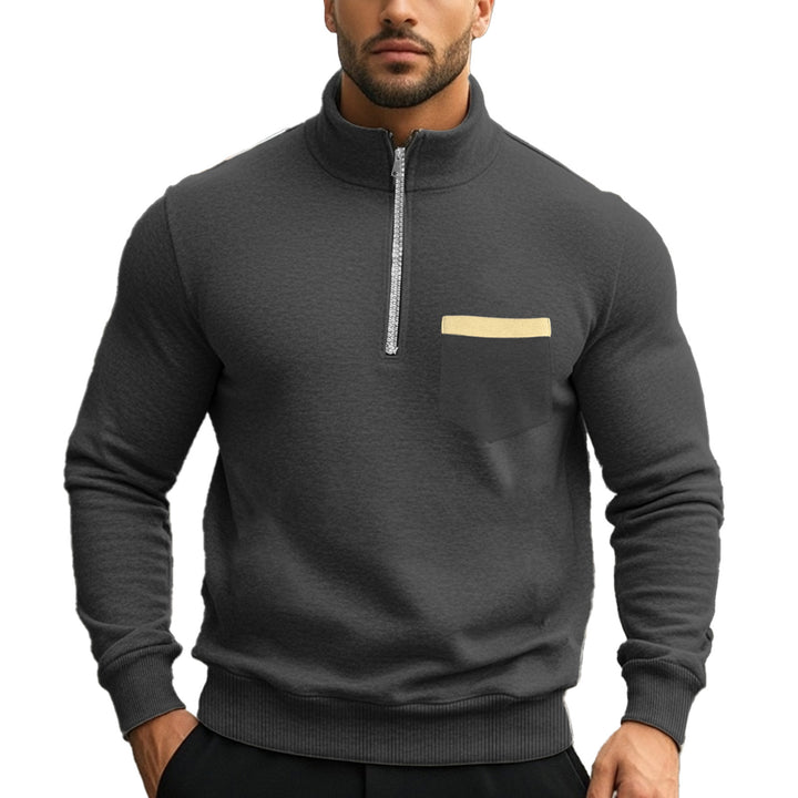 Herre sporty sweater med høj afsluttende krave og dekorativ brystlomme Stilla