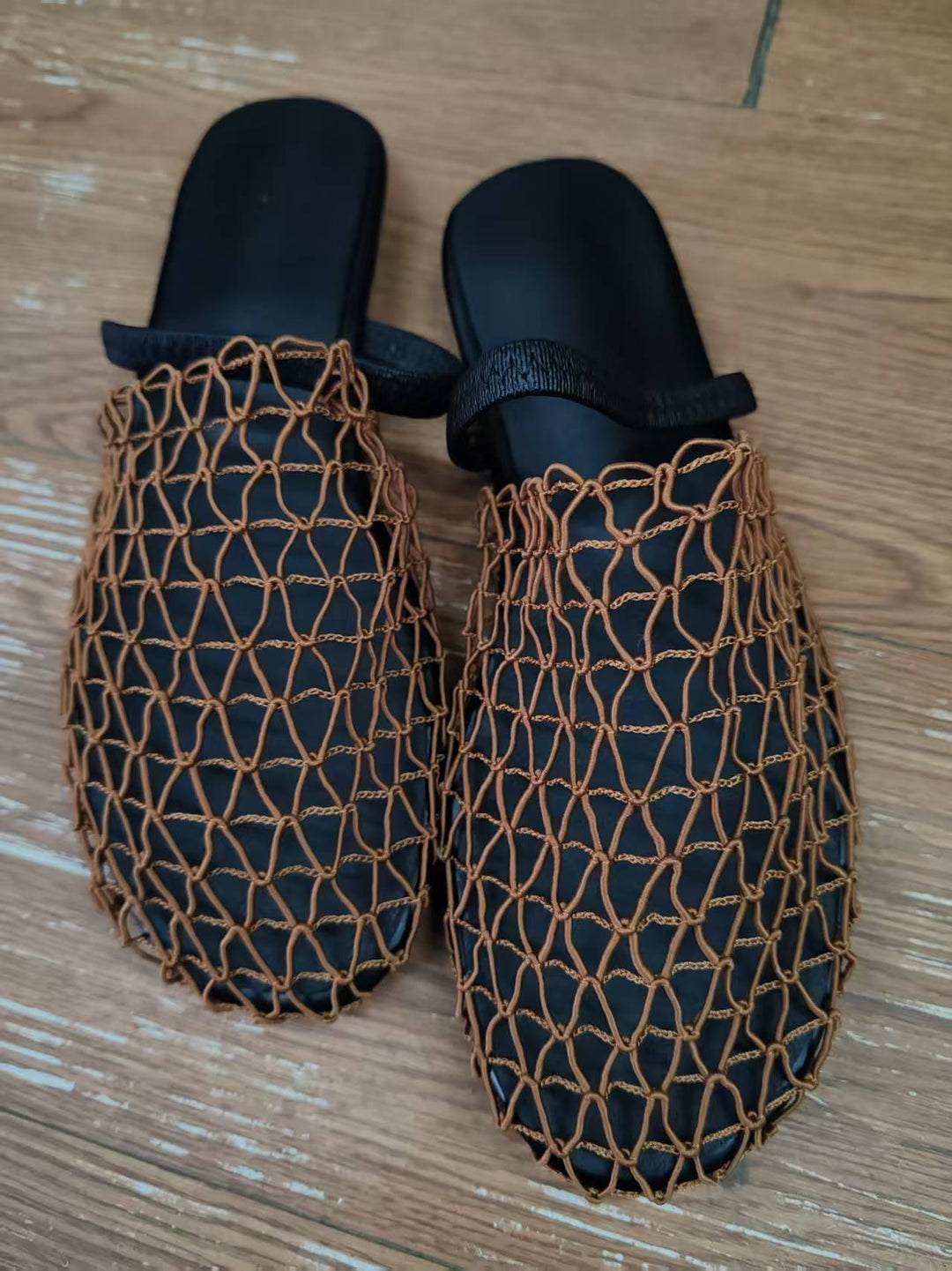 Dame sandaler med moderne netdesign Stilla