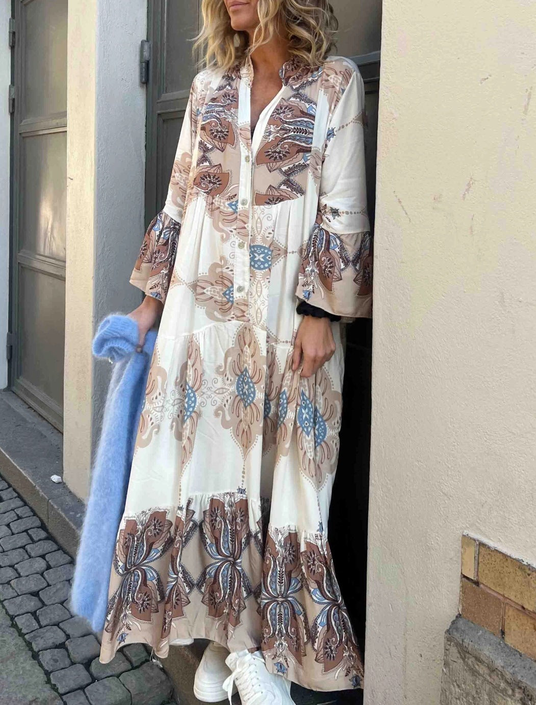 Dame Maxikjole med elegant mønster og brede ærmer Stilla