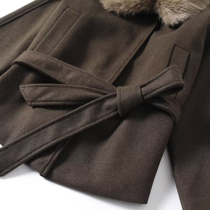 Kvinders overgangsjakke med luksuriøs fake fur krave og taljebælte Stilla