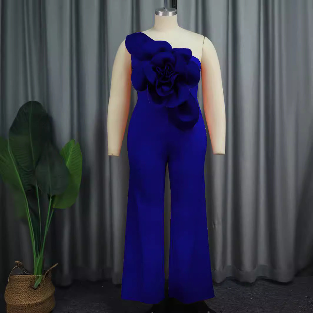 Dame elegant overall med stort blomsteraccent Skovae