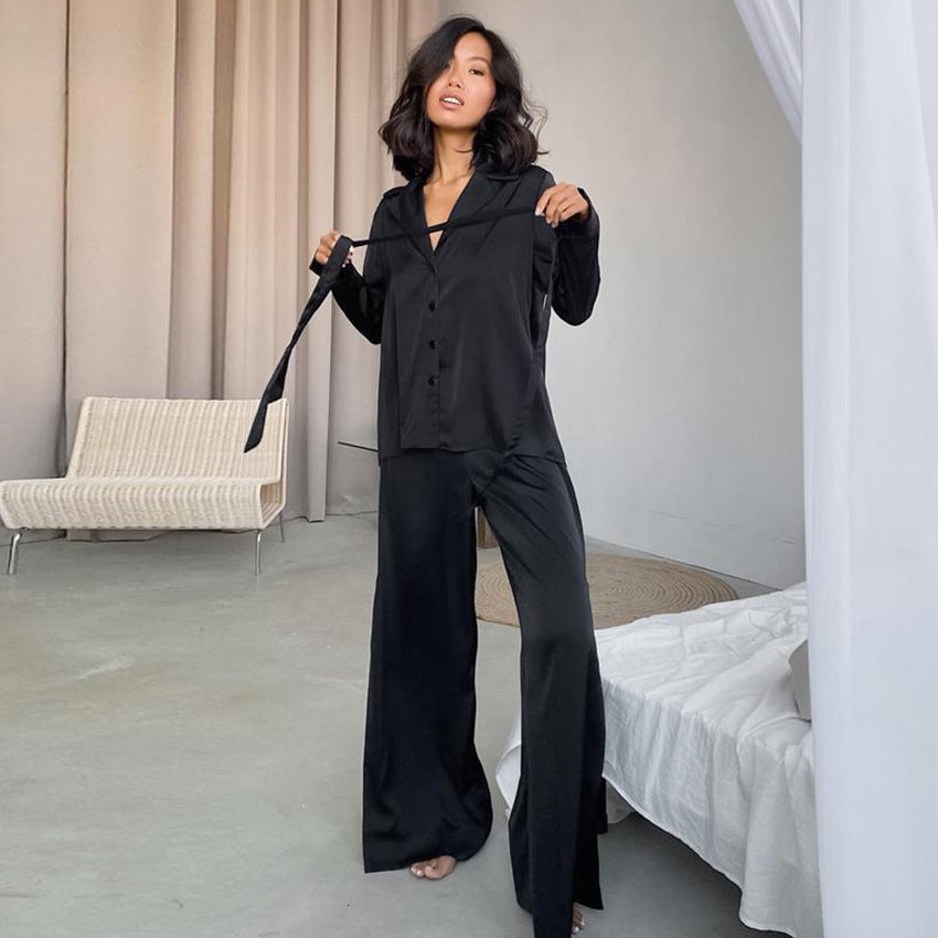 Dame Satin Pyjamas Sæt med elegant knaplukning og løstsiddende bukser Stilla