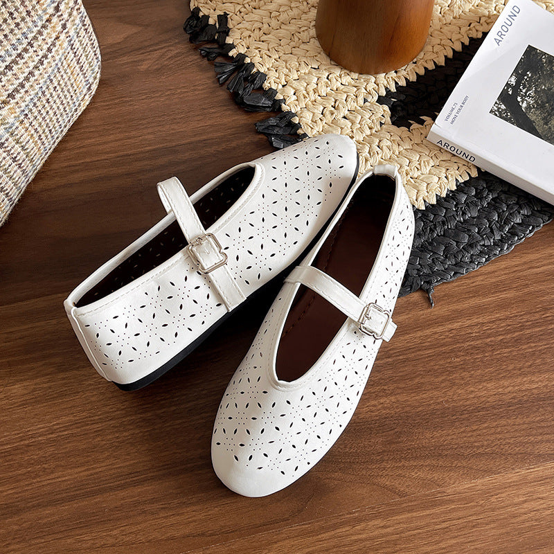 Dame Ballerinas med justerbar rem og elegant perforering Stilla
