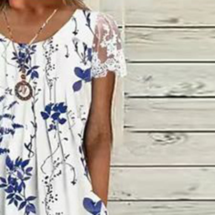 Dame sommerligt fritidskjole med spidsærmer og original blomstertryk Stilla