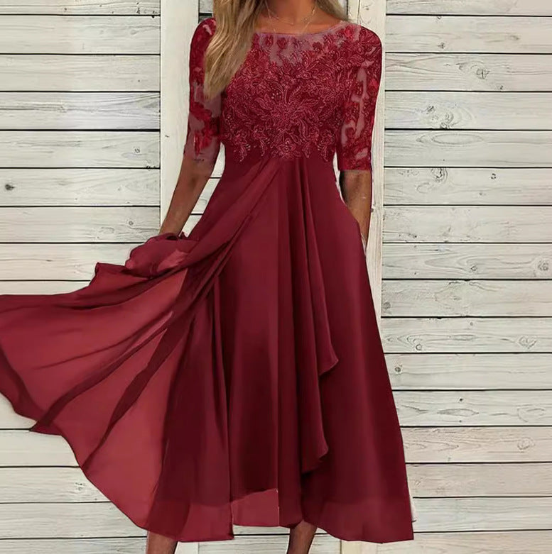 Dame aftenkjole med elegant broderedesign og flydende nederdel Stilla