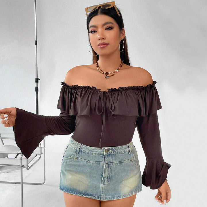 Dame top med off-shoulder design og flæser Stilla