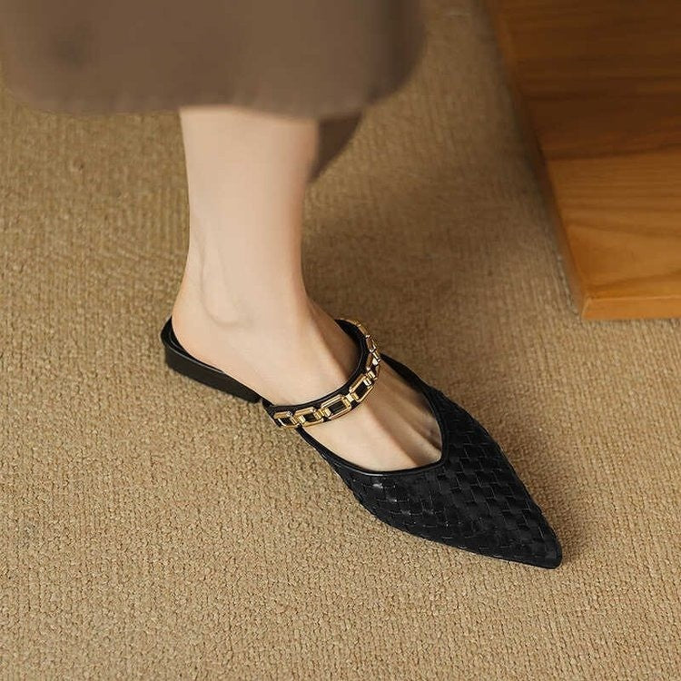 Femme Chic Vævet Slingback Flade med Kædedetalje Stilla